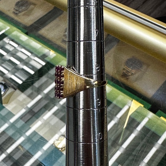 14k Yellow Gold Ruby Ring size 8 - Picture 7 of 9